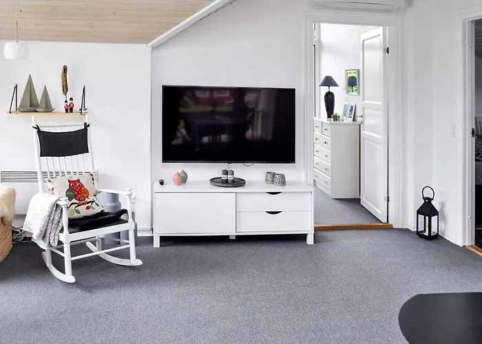 6 Person In Struer-by Traum
